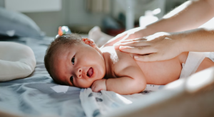 Cómo prevenir la plagiocefalia en bebés desde casa