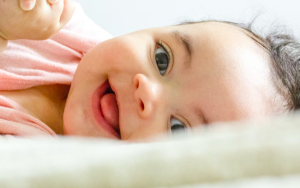 ¿Cómo aliviar cólicos en bebés recién nacidos?